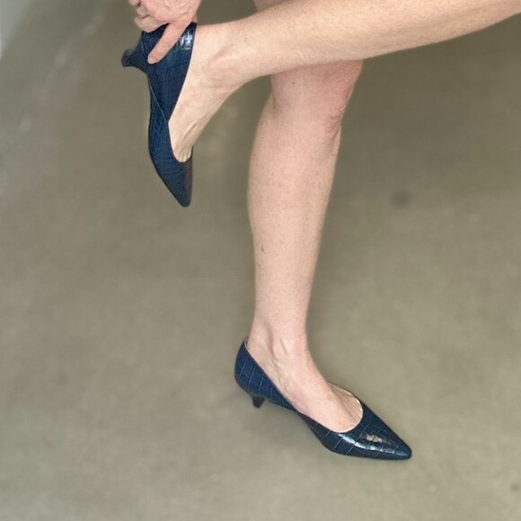 Women's Blue Kitten Heeled Shoe - Picture 8 of 8